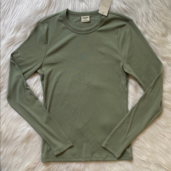 long-sleeve powdered rib tee - Picture 7 of 11